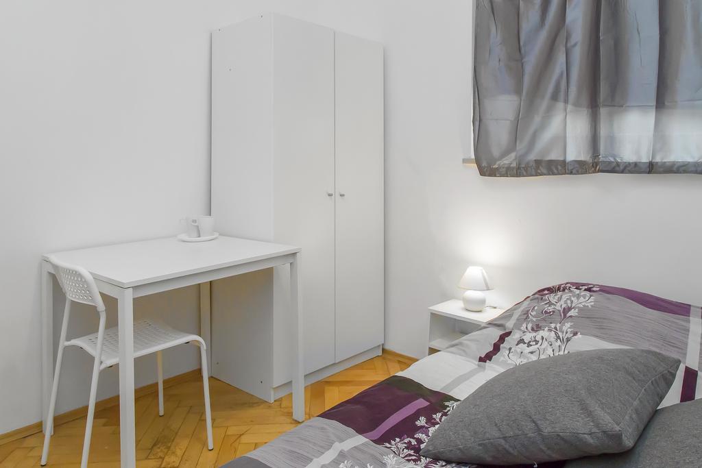 Metro Centrum Guest Rooms Varsavia Esterno foto